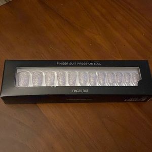 NIB Fingersuit press on nails, Cupid